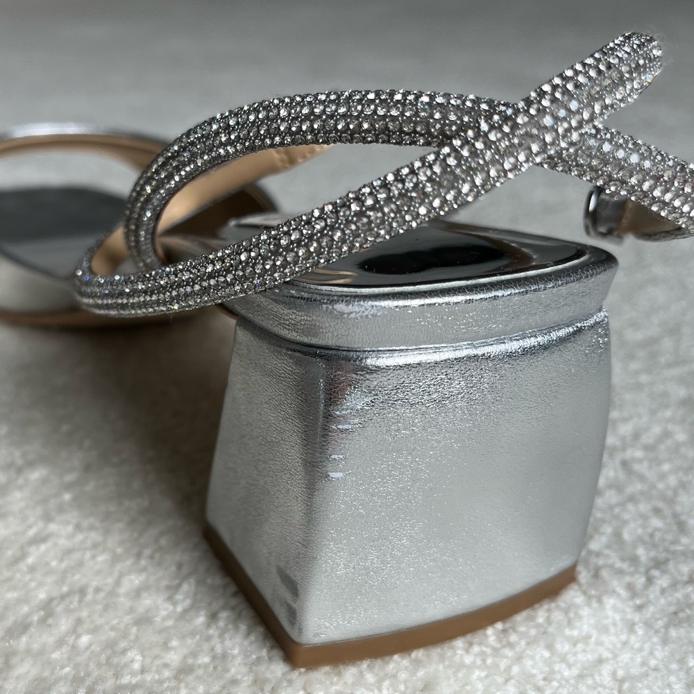 Badgley Mischka Silver Infinity II Leather Block Heel Sandals - Size 8-1/2M - Picture 8 of 16